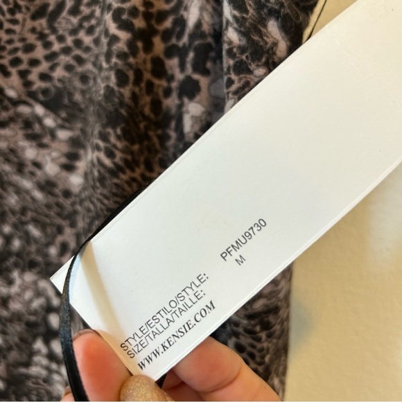 Kenzie Layered Sleeveless Shift Dress Size Medium Black and Cream NWT - Picture 3 of 9